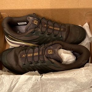 Salomon Hiking Shoes XT wings 2 size mens 8 womens 9 worn a few times with box